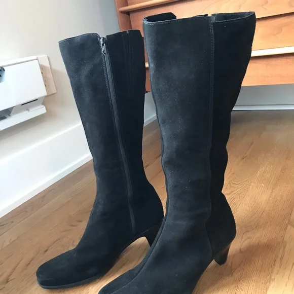 Black suede zip up boots in EUC - Picture 3 of 11